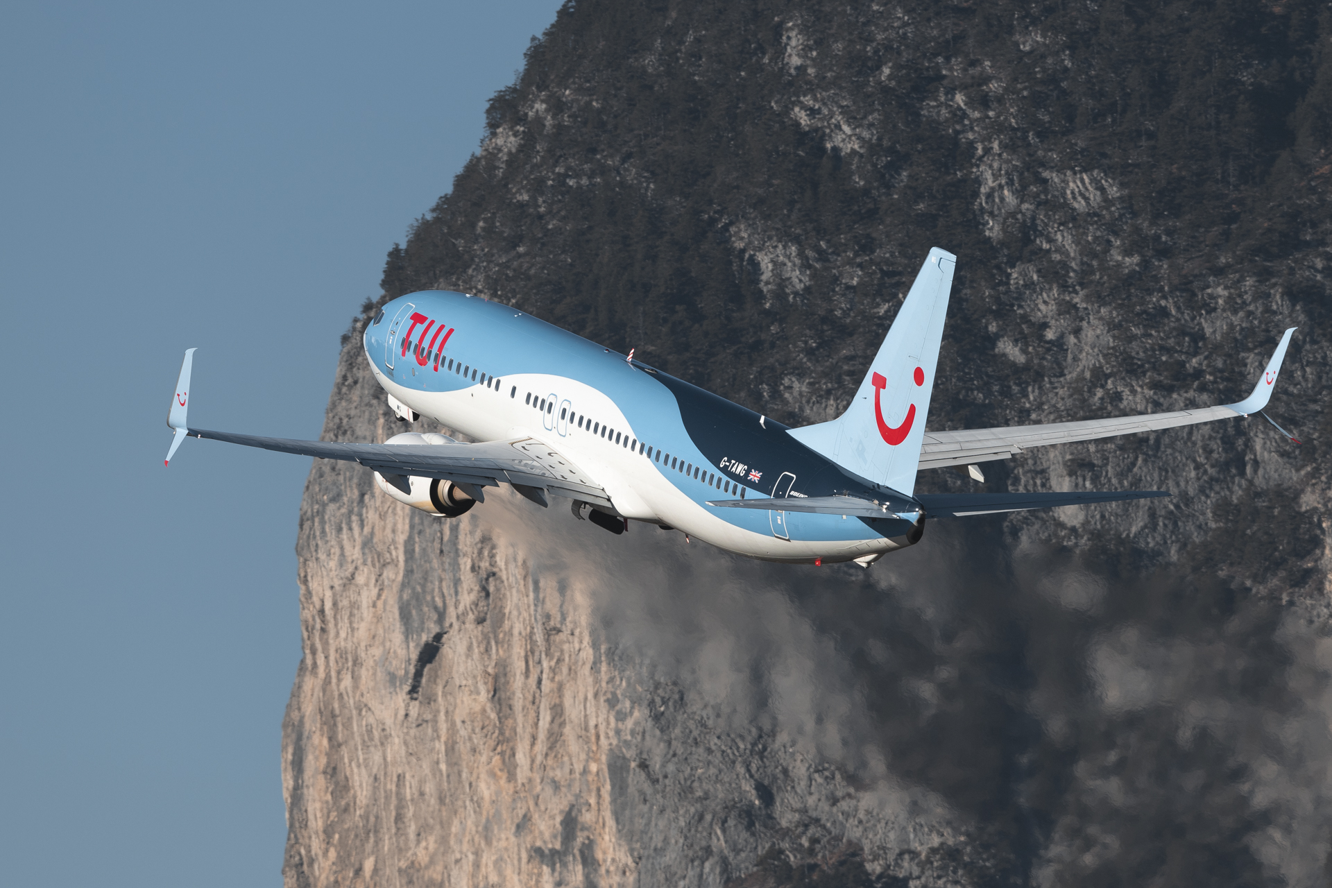 TUI 737