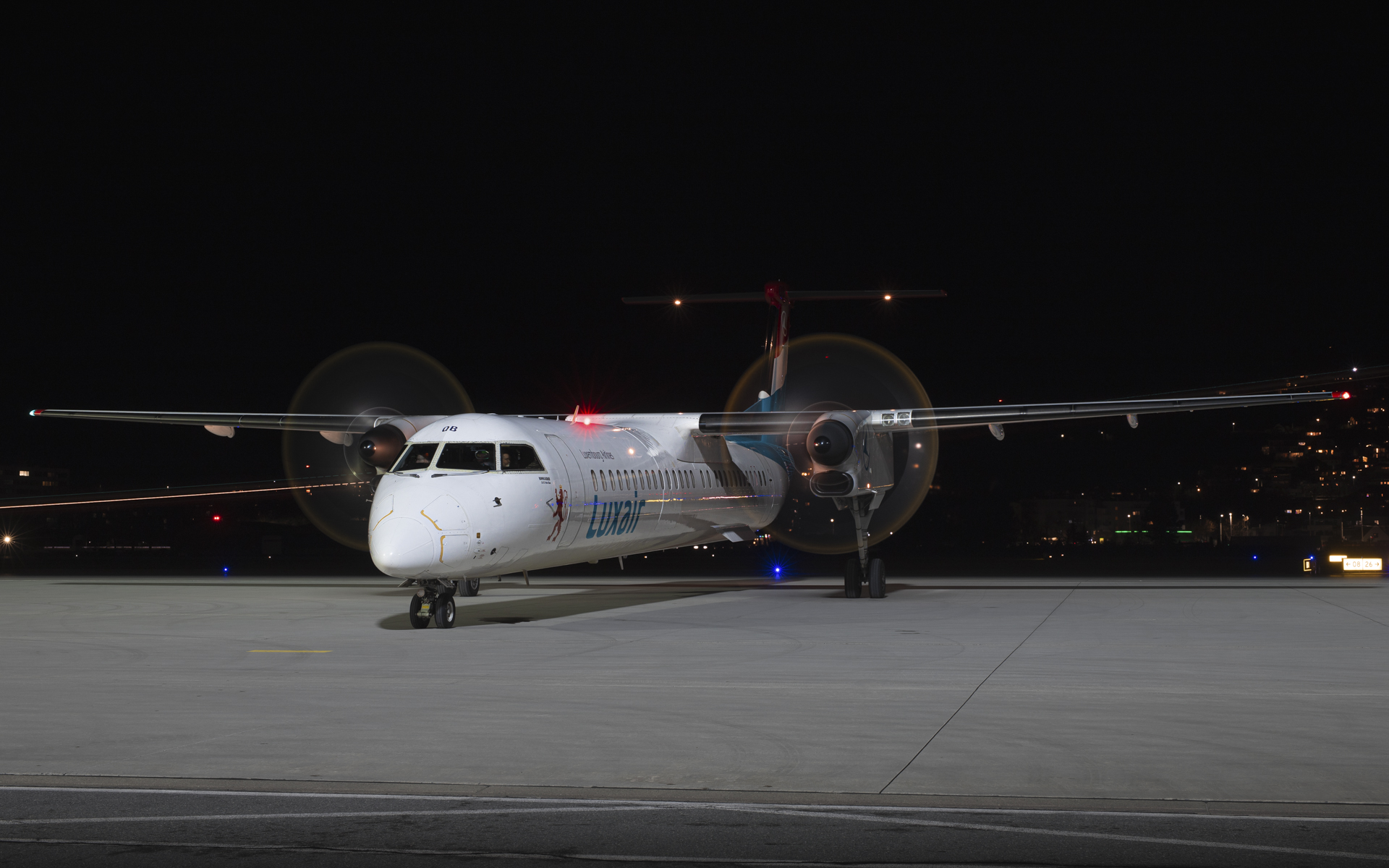 Luxai Dash-8